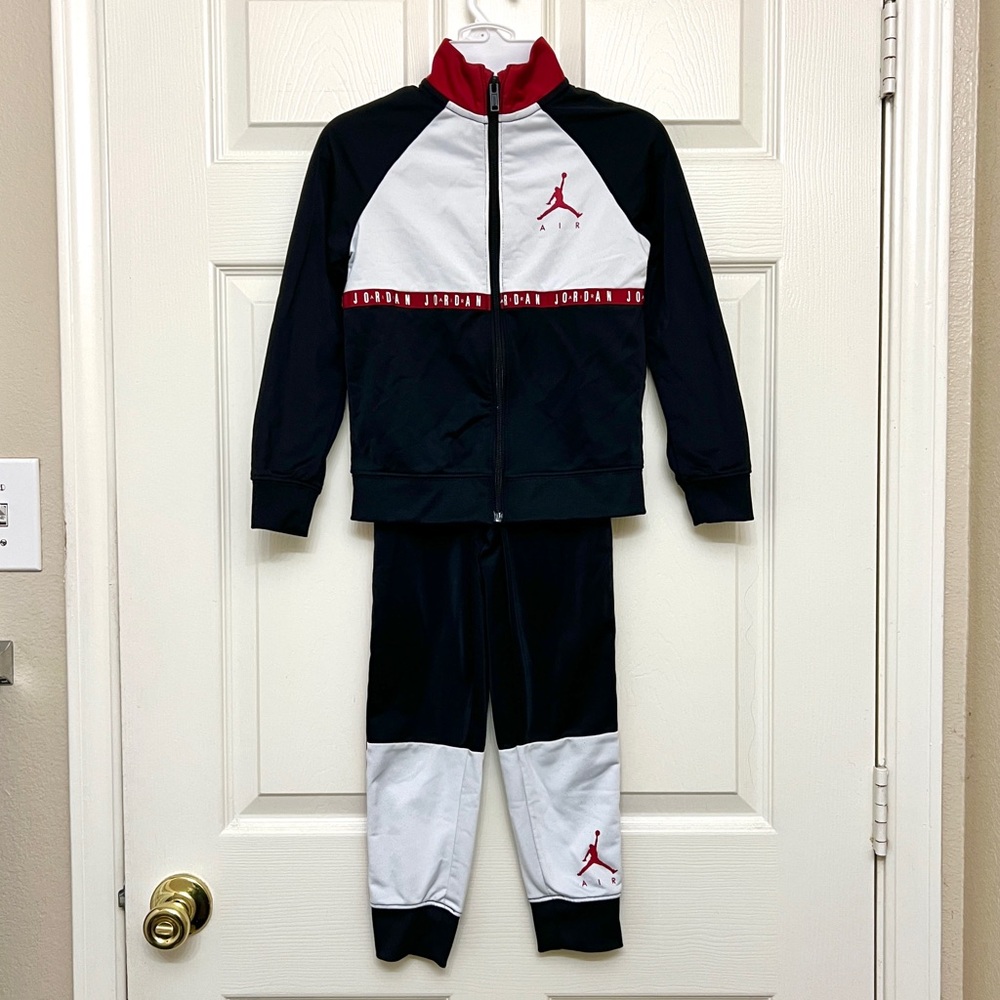 Boys Air Jordan 2 Piece Jacket And Pant Set Size 5-6 Years